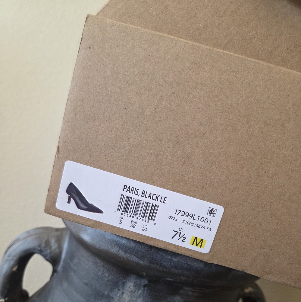 Vince Paris Black Heels - Picture 4 of 4